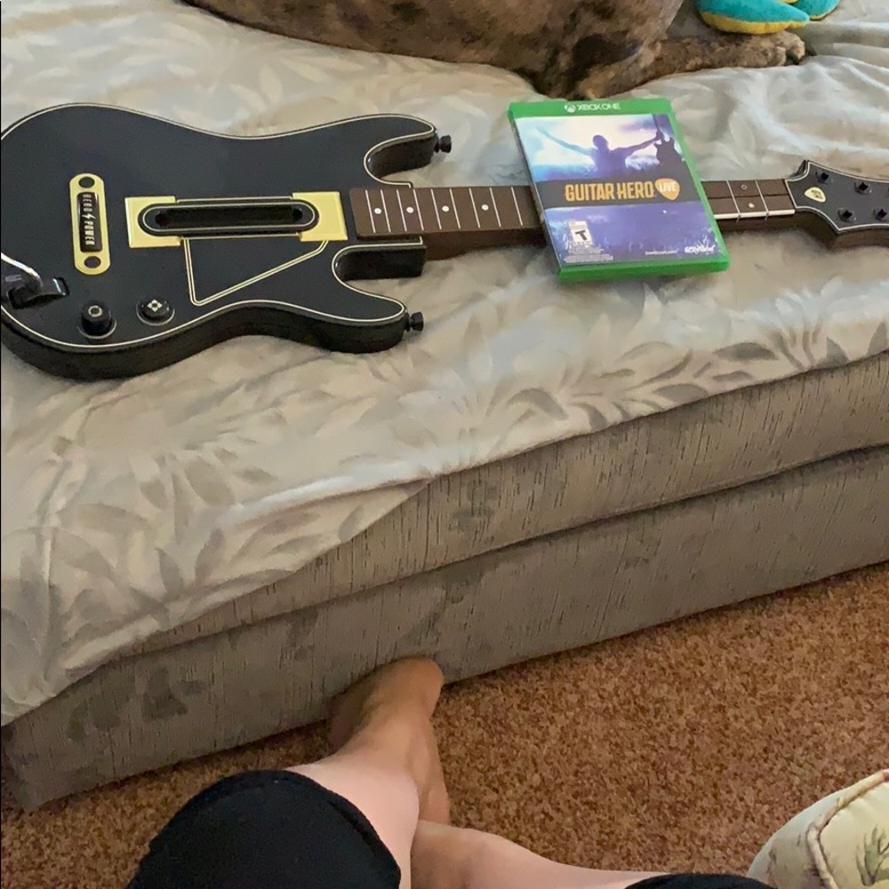 Guitar Hero live Xbox 1 with guitar
